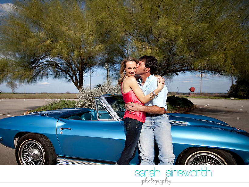 montgomery-engagement-photographer-vintage-car-jennifer-leslie03