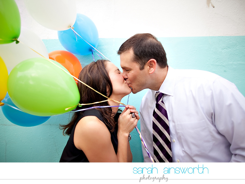 heights-couples-shoot-anniversary-shoot-colorful-balloons-menil-collection-veronica-patrick04